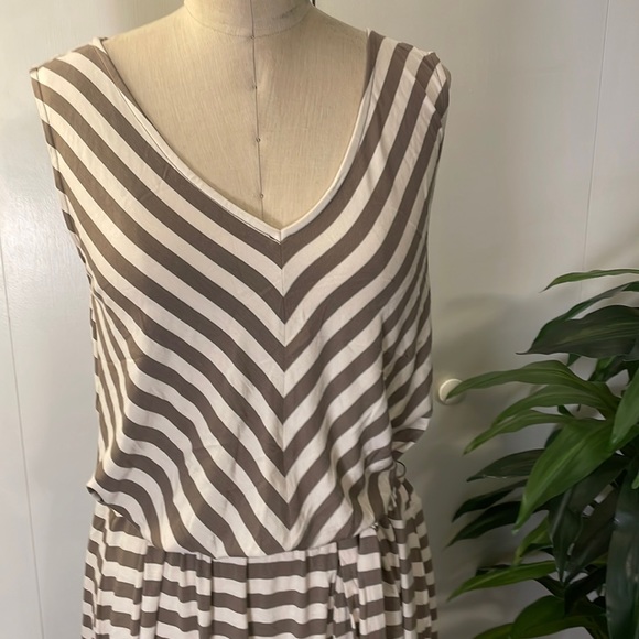 Croft & Barrow sleeveless v-neck belted stripe midi dress - Picture 2 of 7